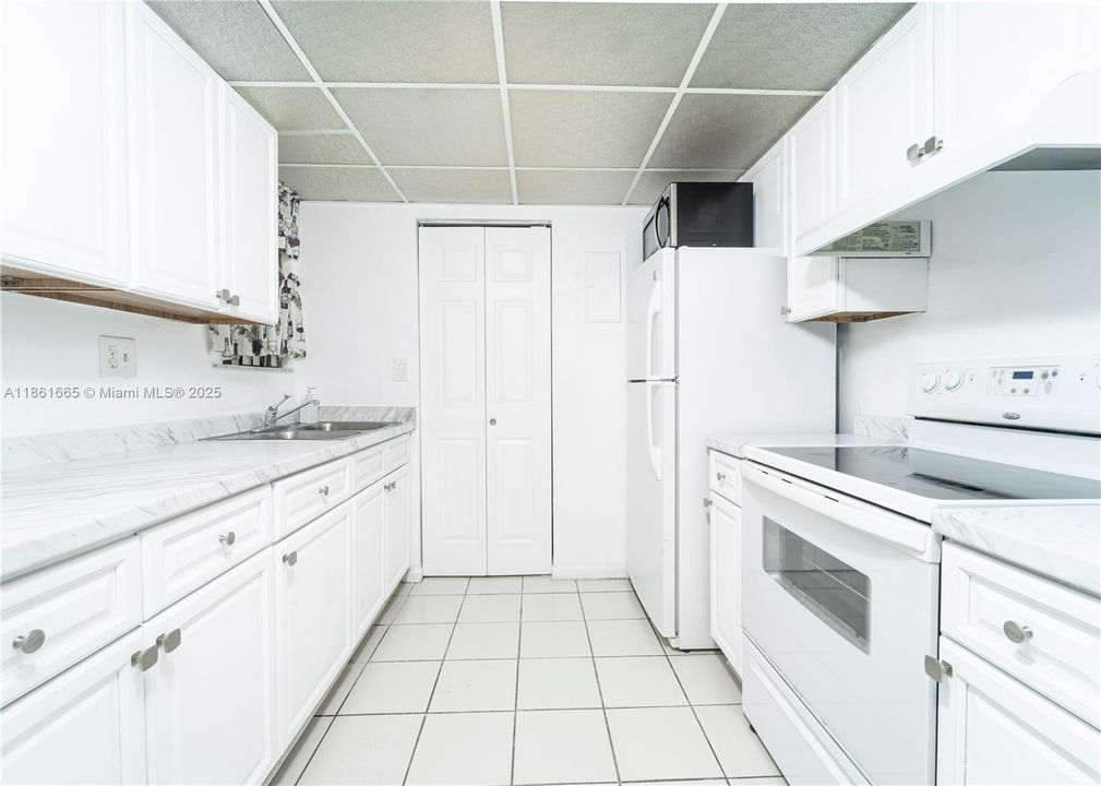 For Sale: $204,990 (1 beds, 1 baths, 600 Square Feet)