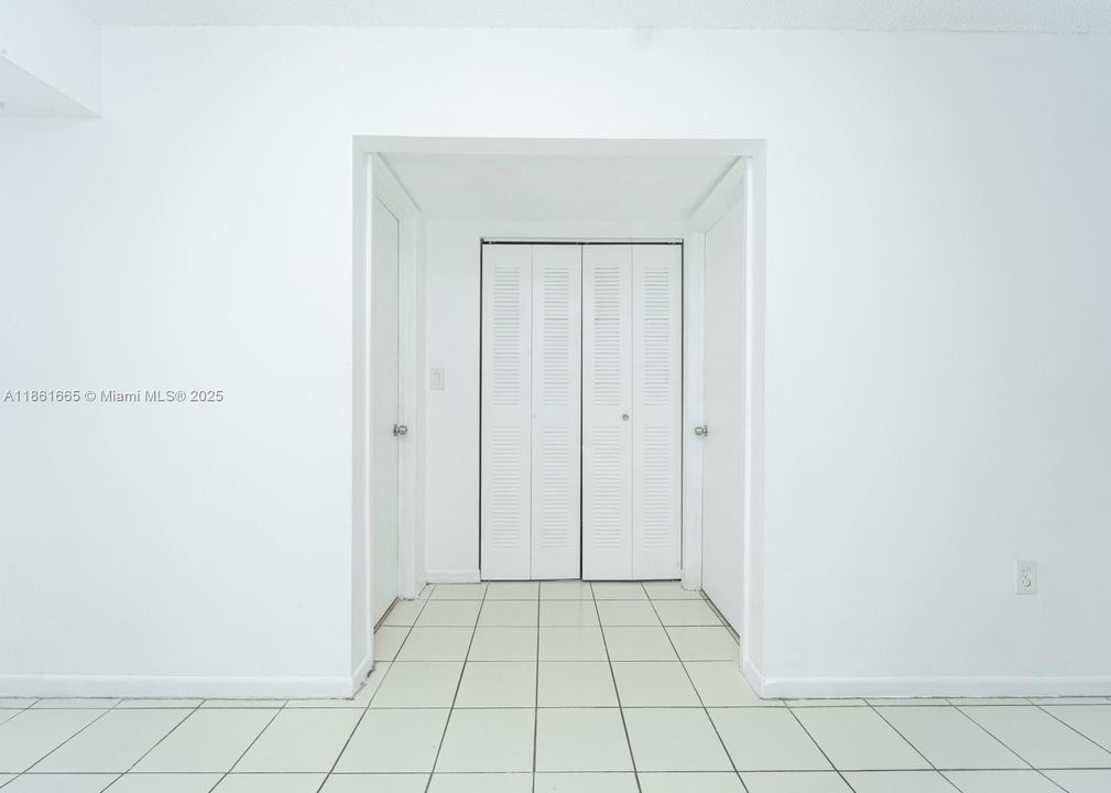 For Sale: $204,990 (1 beds, 1 baths, 600 Square Feet)