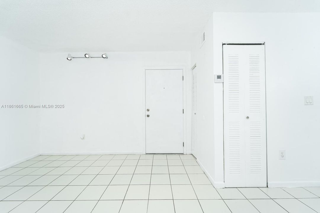 For Sale: $204,990 (1 beds, 1 baths, 600 Square Feet)