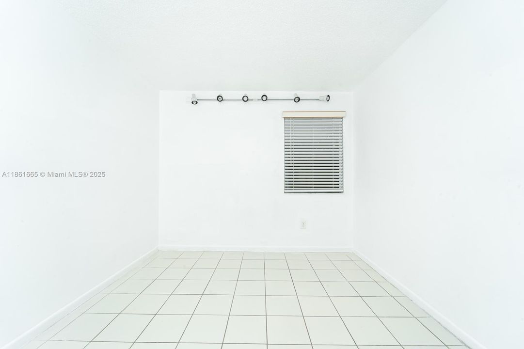 For Sale: $204,990 (1 beds, 1 baths, 600 Square Feet)