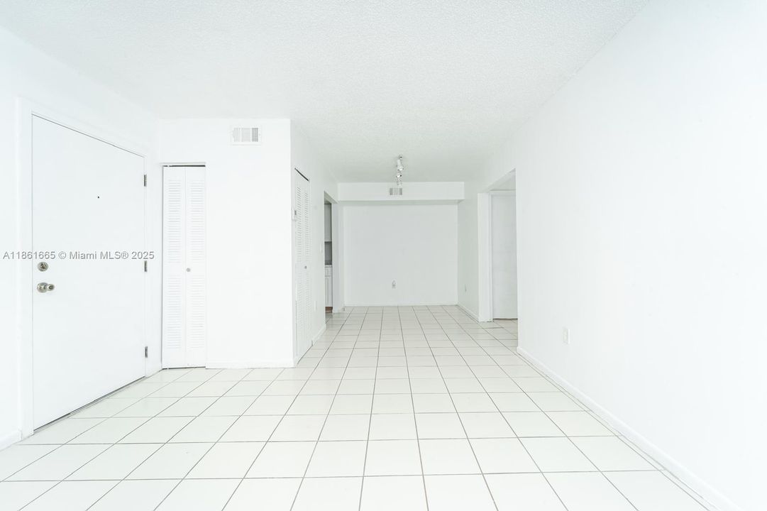 For Sale: $204,990 (1 beds, 1 baths, 600 Square Feet)