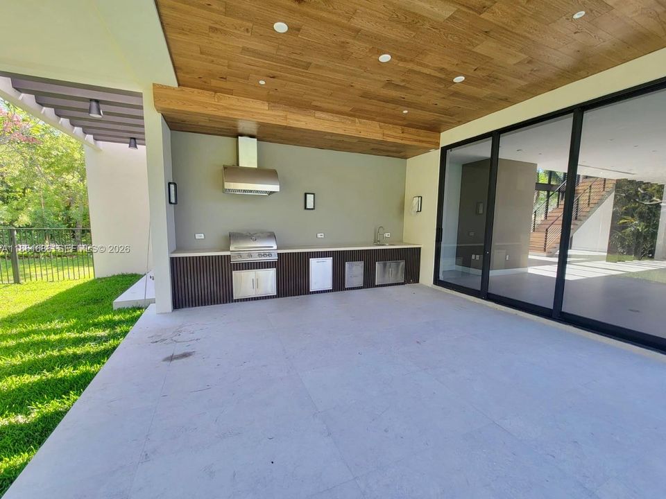 Недавно продано: $4,595,000 (6 спален, 7 ванн, 5494 Квадратных фут)