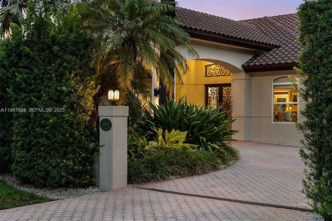 For Sale: $4,250,000 (5 beds, 5 baths, 4906 Square Feet)