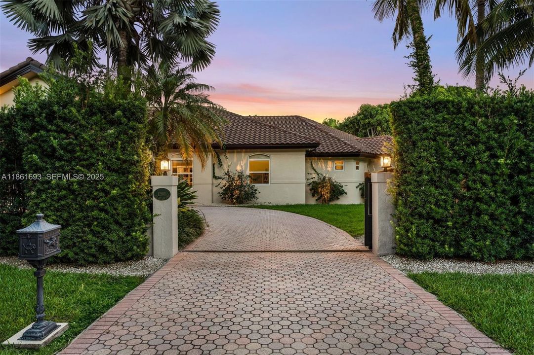 For Sale: $4,250,000 (5 beds, 5 baths, 4906 Square Feet)