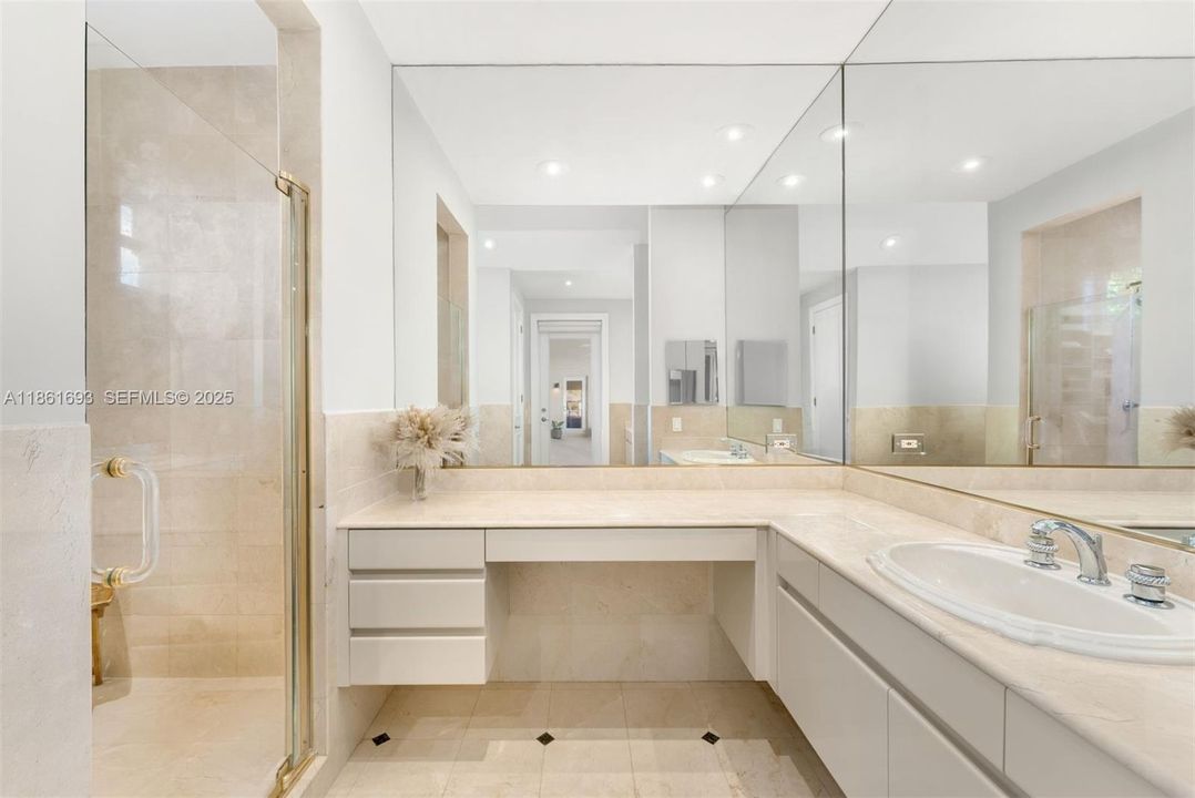 For Sale: $4,250,000 (5 beds, 5 baths, 4906 Square Feet)