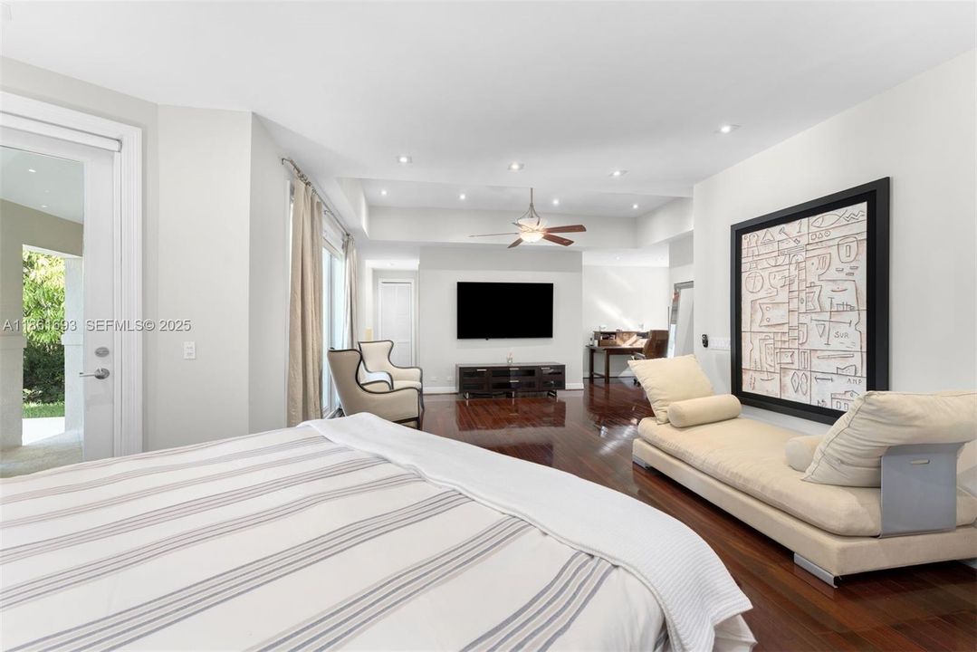 For Sale: $4,250,000 (5 beds, 5 baths, 4906 Square Feet)