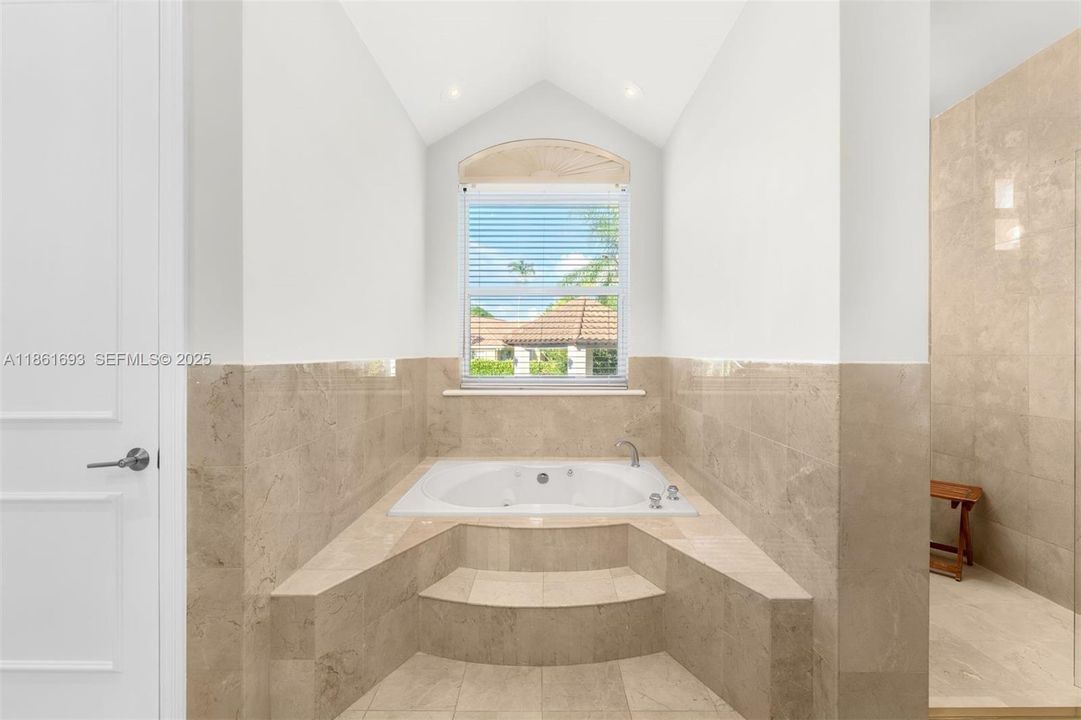 For Sale: $4,250,000 (5 beds, 5 baths, 4906 Square Feet)