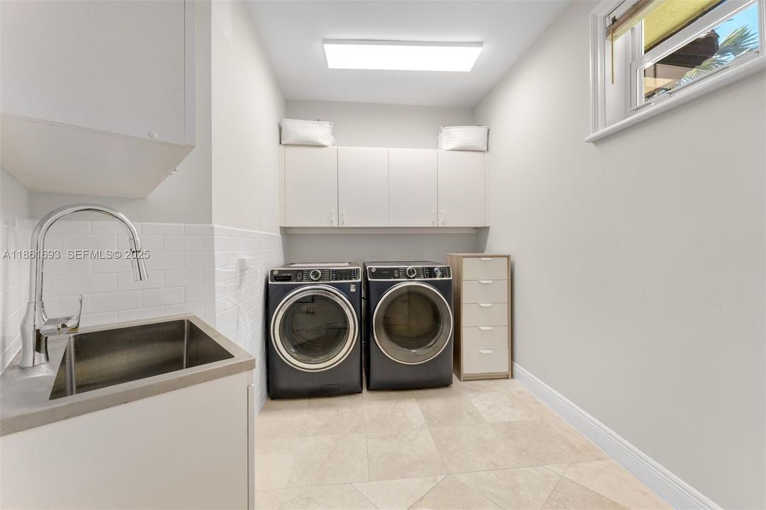 For Sale: $4,250,000 (5 beds, 5 baths, 4906 Square Feet)