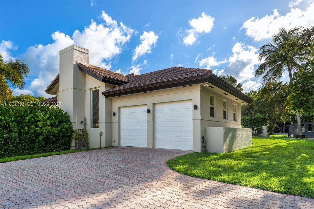 For Sale: $4,250,000 (5 beds, 5 baths, 4906 Square Feet)