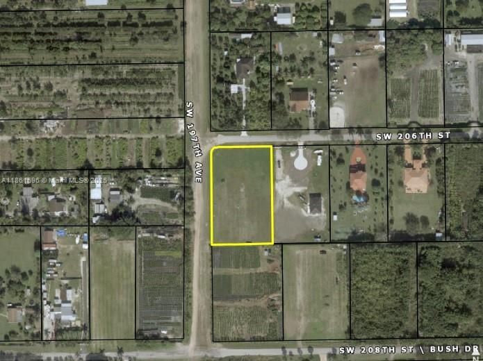 En Venta: $499,900 (1.35 acres)