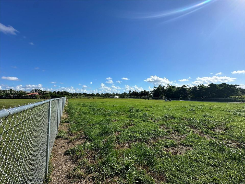 En Venta: $499,900 (1.35 acres)