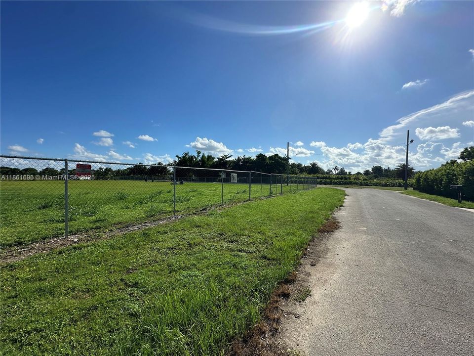 En Venta: $499,900 (1.35 acres)