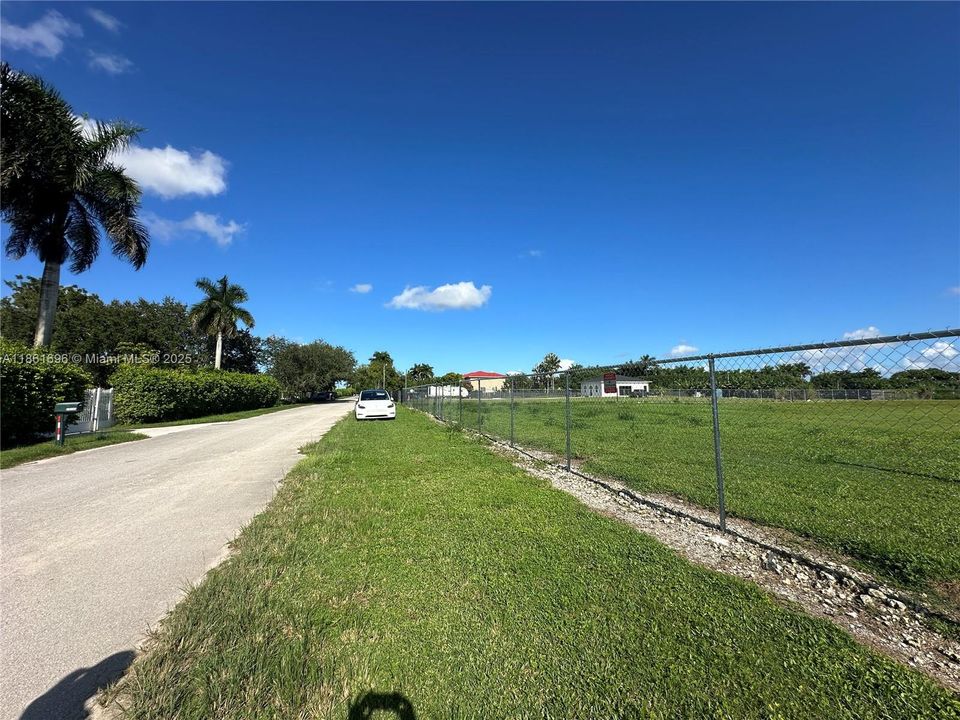 En Venta: $499,900 (1.35 acres)