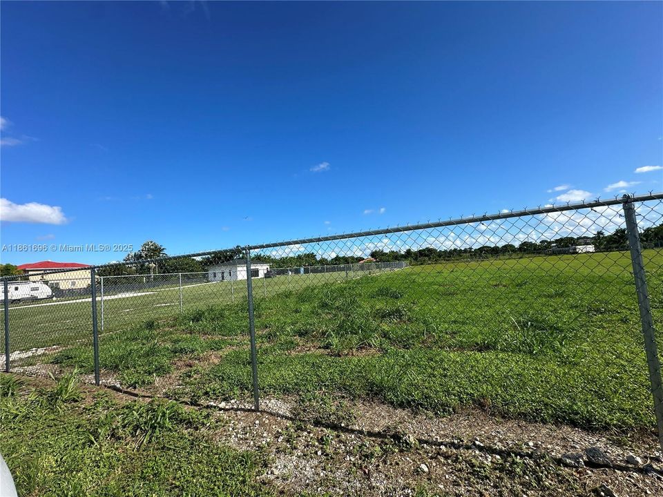 En Venta: $499,900 (1.35 acres)