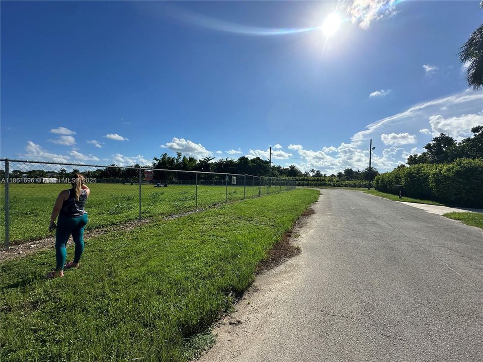 En Venta: $499,900 (1.35 acres)