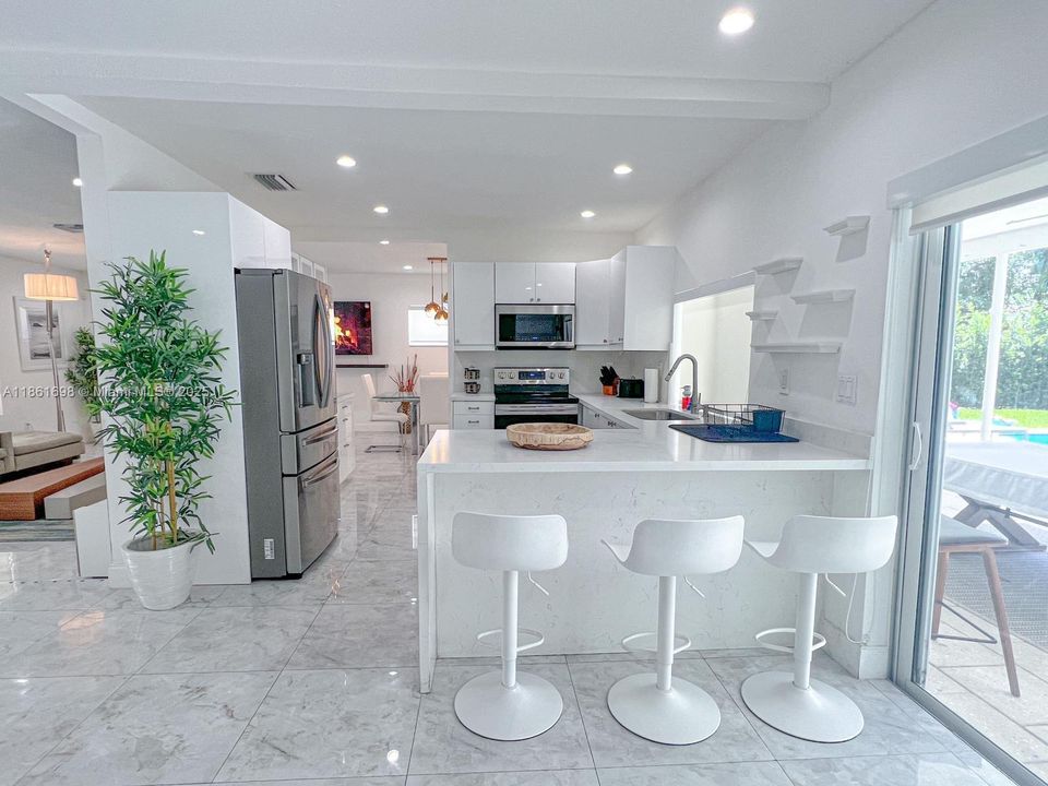 待售: $1,500,000 (4 贝兹, 2 浴室, 2000 平方英尺)