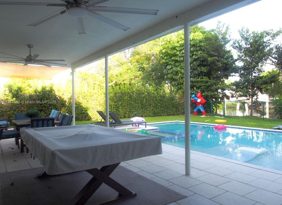 待售: $1,500,000 (4 贝兹, 2 浴室, 2000 平方英尺)