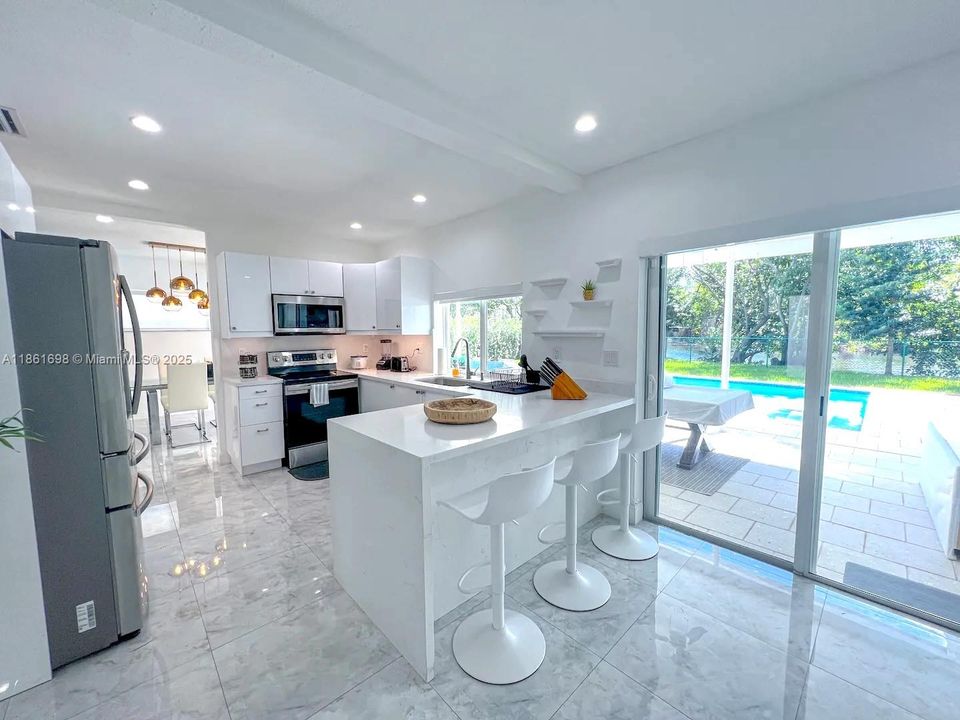 待售: $1,500,000 (4 贝兹, 2 浴室, 2000 平方英尺)