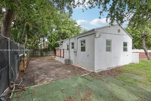 待售: $795,000 (3 贝兹, 2 浴室, 1210 平方英尺)