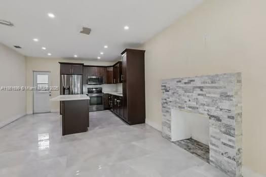 待售: $795,000 (3 贝兹, 2 浴室, 1210 平方英尺)