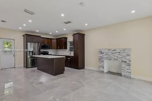 待售: $795,000 (3 贝兹, 2 浴室, 1210 平方英尺)