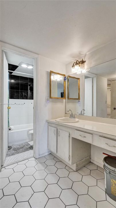 待售: $199,999 (2 贝兹, 2 浴室, 994 平方英尺)