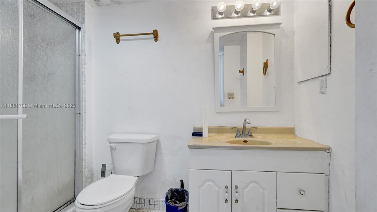 待售: $199,999 (2 贝兹, 2 浴室, 994 平方英尺)