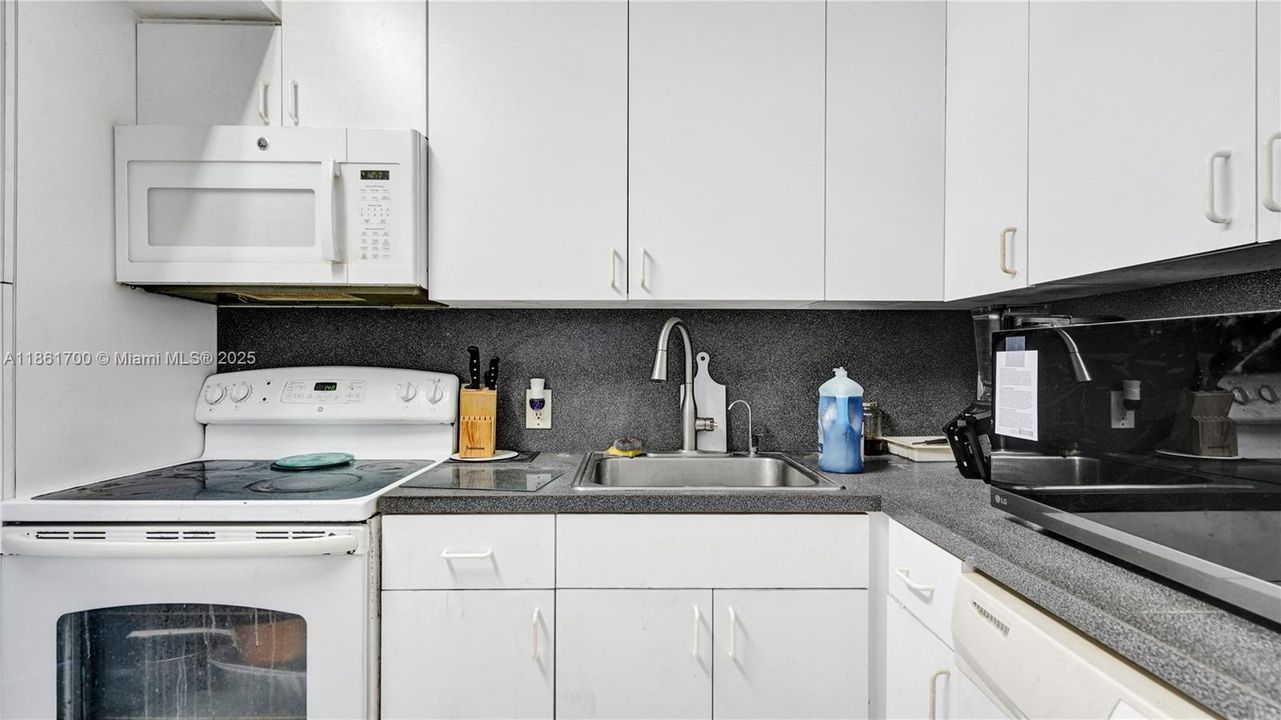 待售: $199,999 (2 贝兹, 2 浴室, 994 平方英尺)