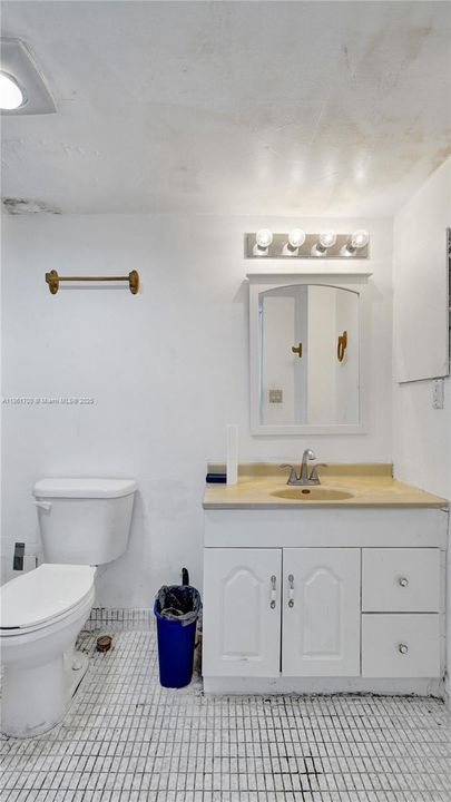 待售: $199,999 (2 贝兹, 2 浴室, 994 平方英尺)