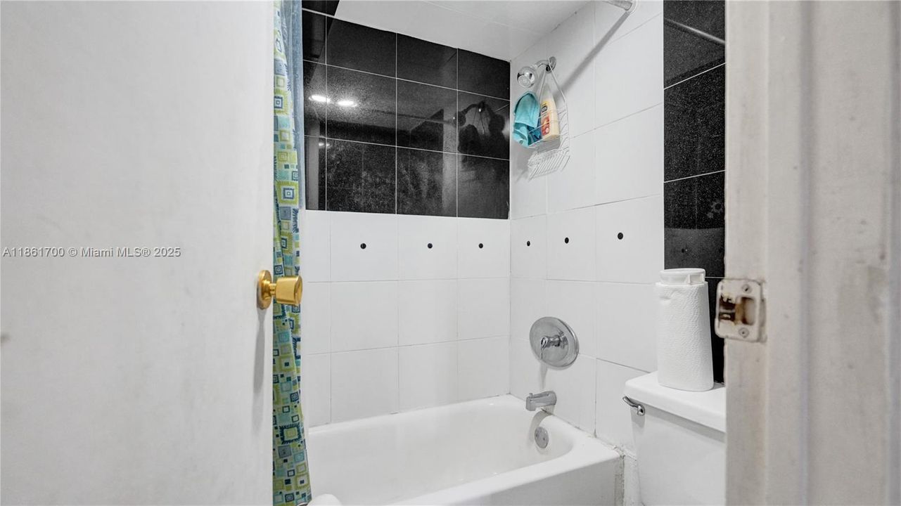 待售: $199,999 (2 贝兹, 2 浴室, 994 平方英尺)