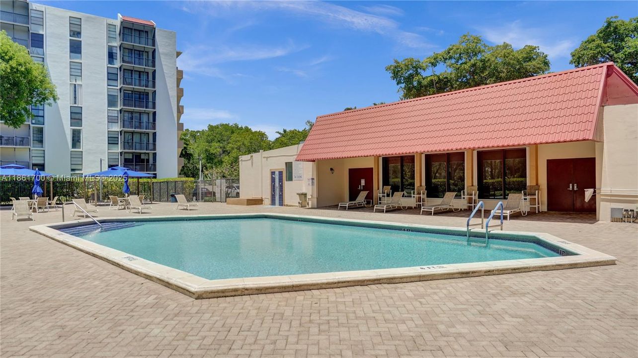 待售: $199,999 (2 贝兹, 2 浴室, 994 平方英尺)