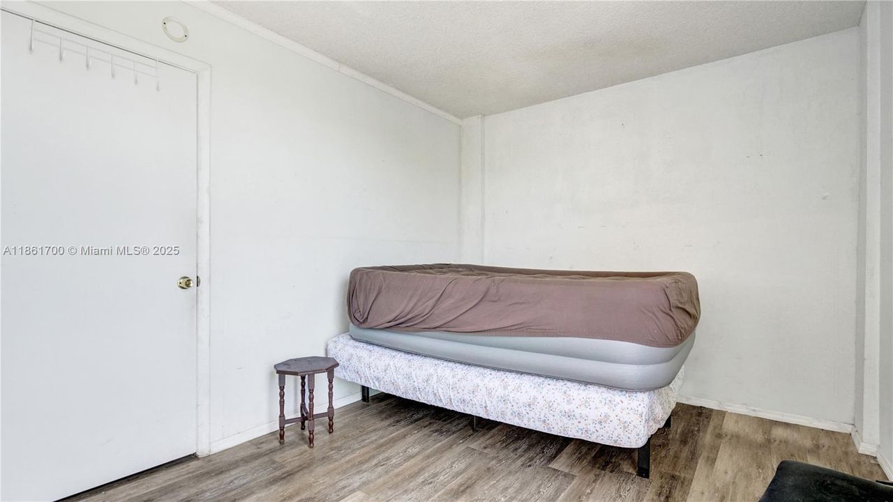 待售: $199,999 (2 贝兹, 2 浴室, 994 平方英尺)