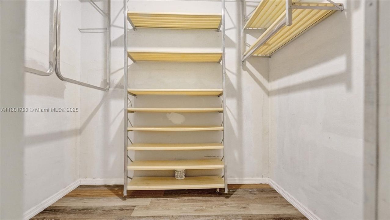 待售: $199,999 (2 贝兹, 2 浴室, 994 平方英尺)