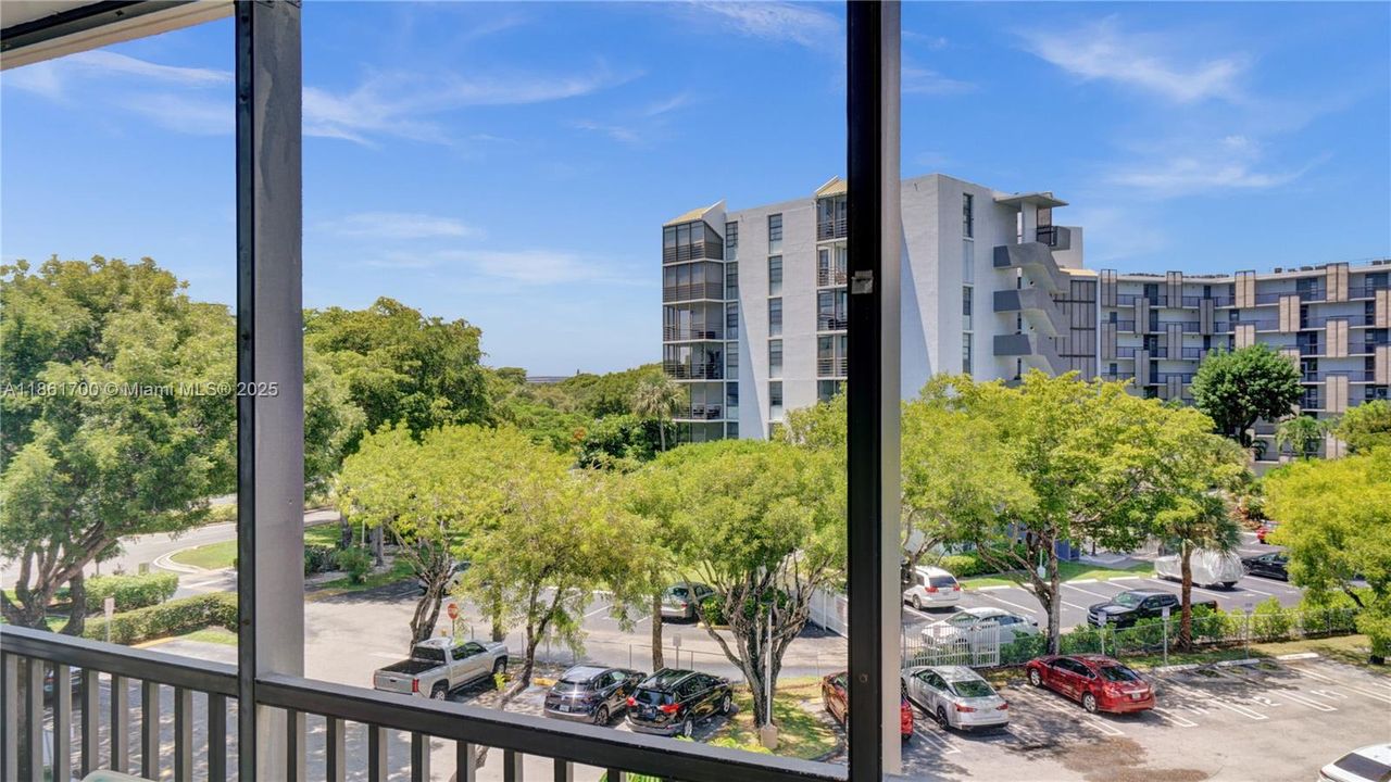 待售: $199,999 (2 贝兹, 2 浴室, 994 平方英尺)