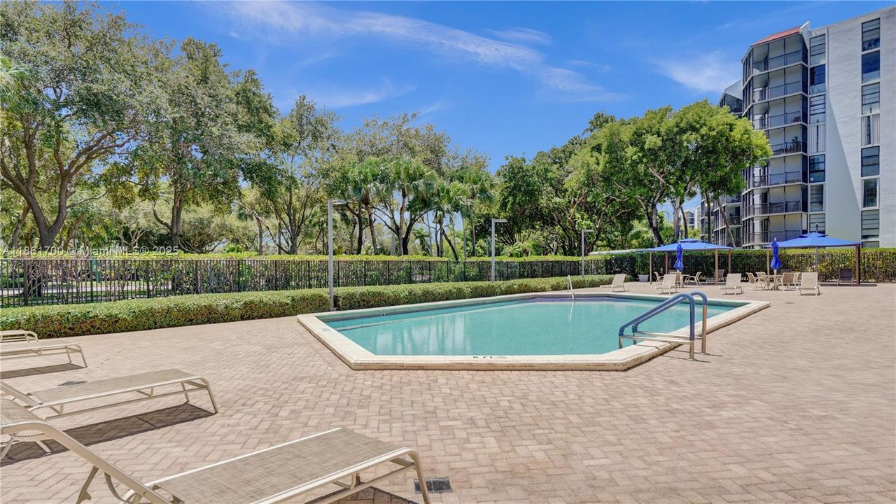 待售: $199,999 (2 贝兹, 2 浴室, 994 平方英尺)