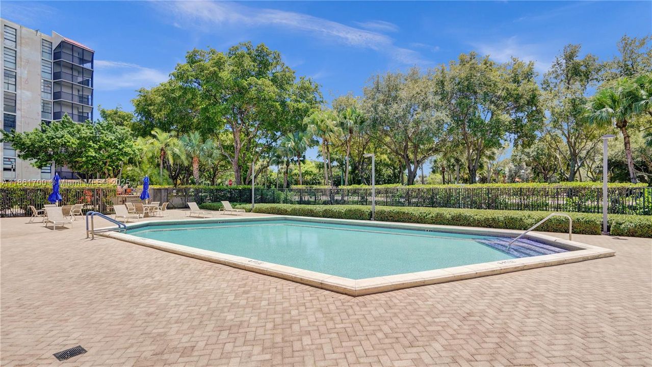 待售: $199,999 (2 贝兹, 2 浴室, 994 平方英尺)