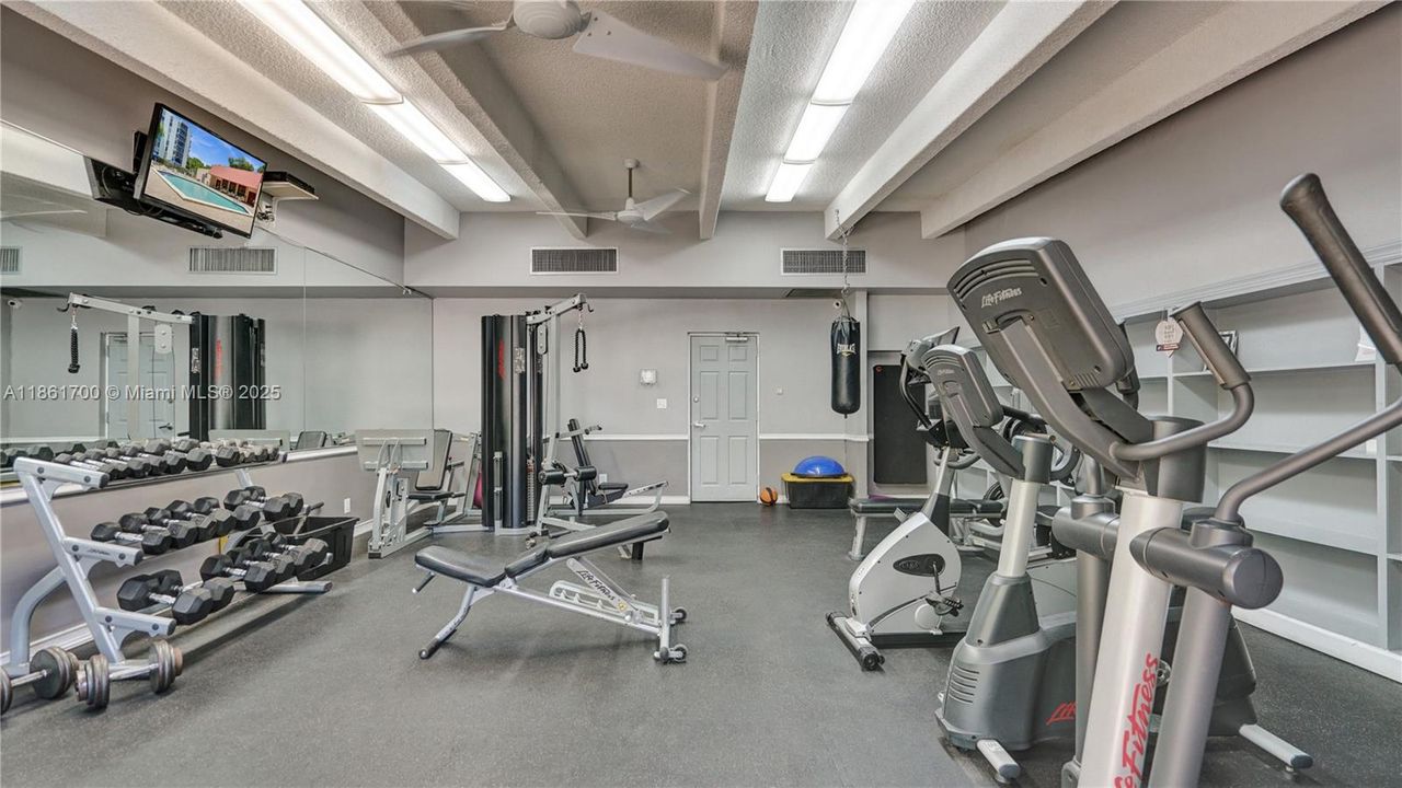 待售: $199,999 (2 贝兹, 2 浴室, 994 平方英尺)