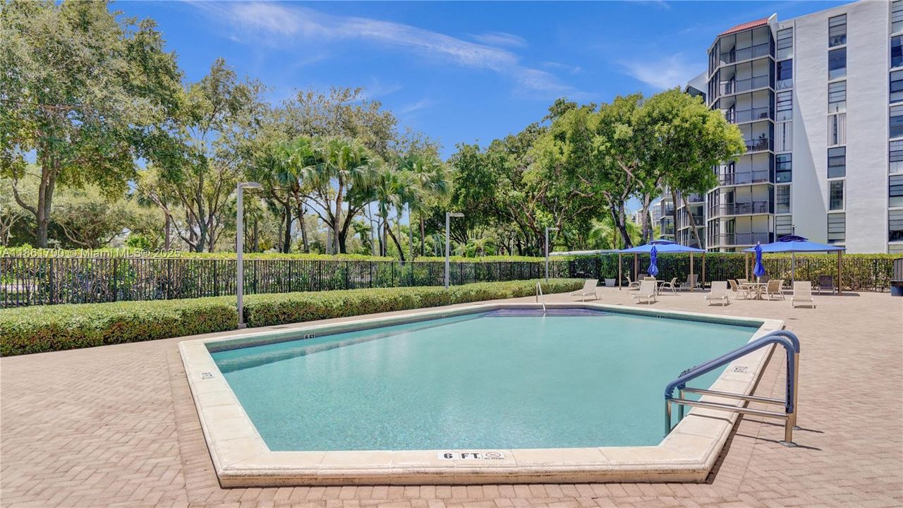 待售: $199,999 (2 贝兹, 2 浴室, 994 平方英尺)