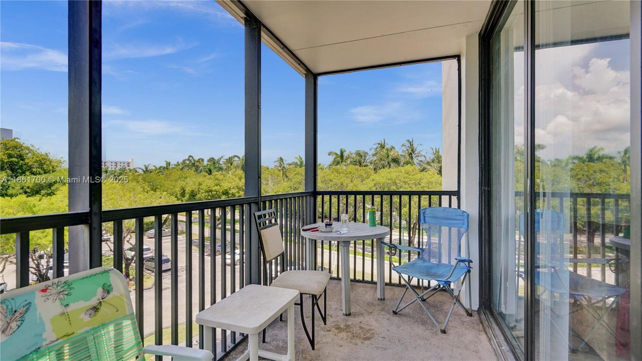 待售: $199,999 (2 贝兹, 2 浴室, 994 平方英尺)