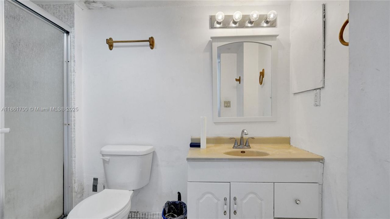 待售: $199,999 (2 贝兹, 2 浴室, 994 平方英尺)