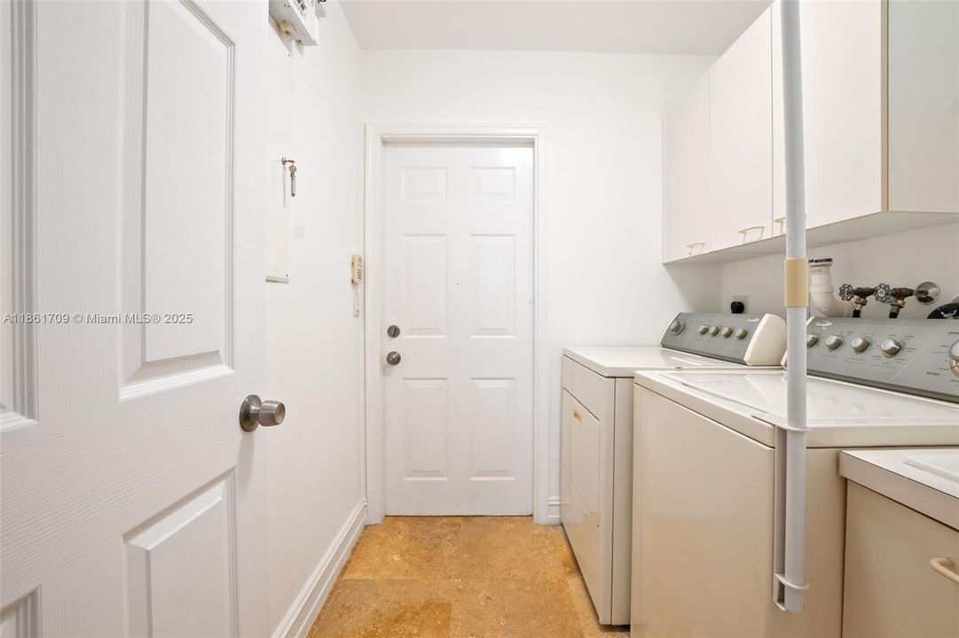 В аренду: $6,350 (4 спален, 2 ванн, 2692 Квадратных фут)