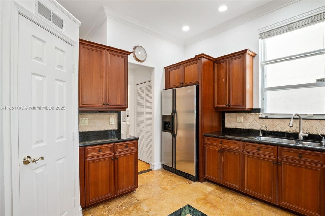 В аренду: $6,350 (4 спален, 2 ванн, 2692 Квадратных фут)