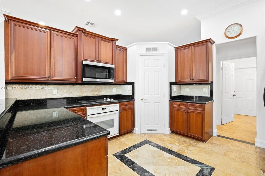 В аренду: $6,350 (4 спален, 2 ванн, 2692 Квадратных фут)