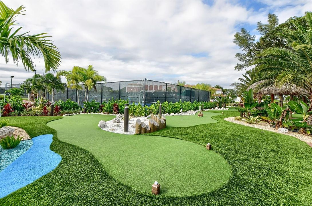 合同活跃: $135,000 (2 贝兹, 1 浴室, 820 平方英尺)