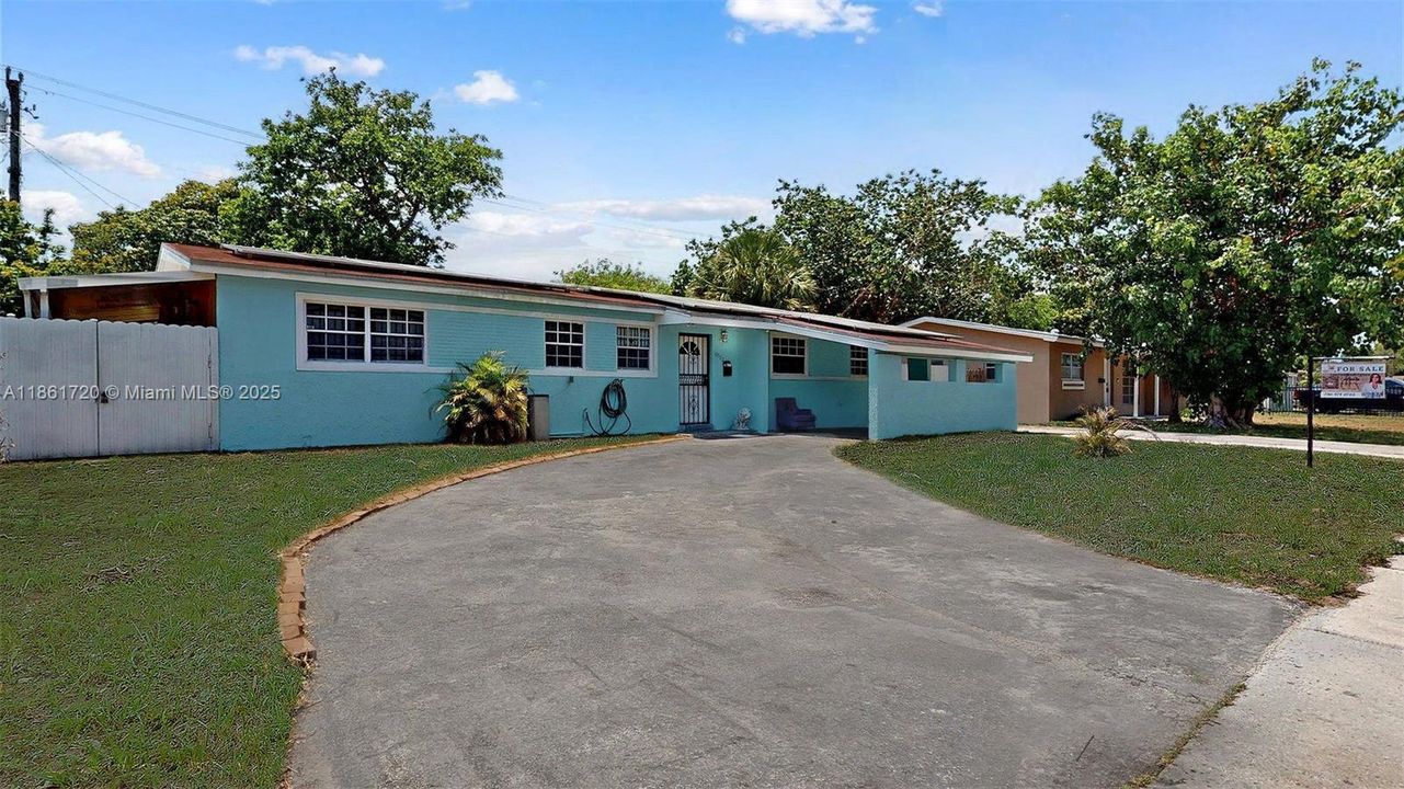 合同活跃: $599,999 (3 贝兹, 2 浴室, 1690 平方英尺)