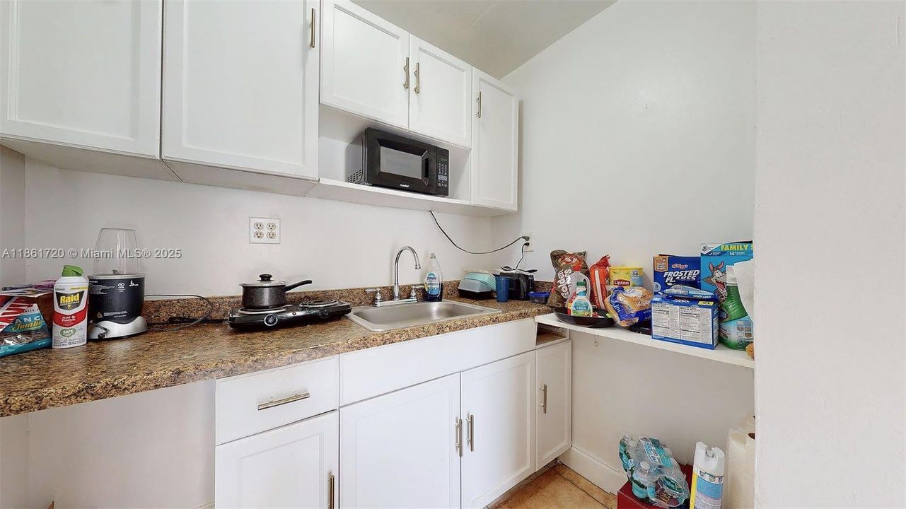 合同活跃: $599,999 (3 贝兹, 2 浴室, 1690 平方英尺)