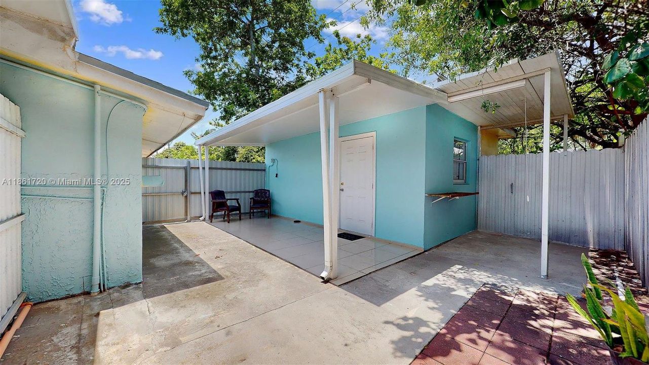 合同活跃: $599,999 (3 贝兹, 2 浴室, 1690 平方英尺)