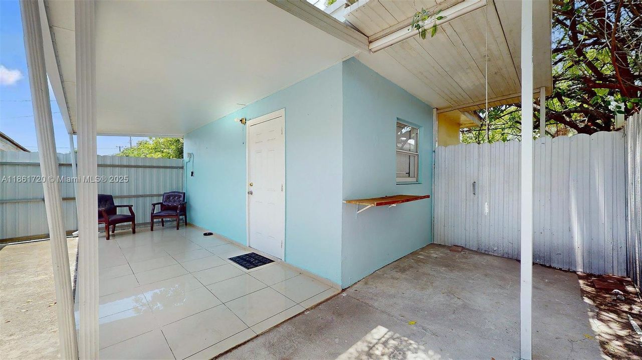 合同活跃: $599,999 (3 贝兹, 2 浴室, 1690 平方英尺)