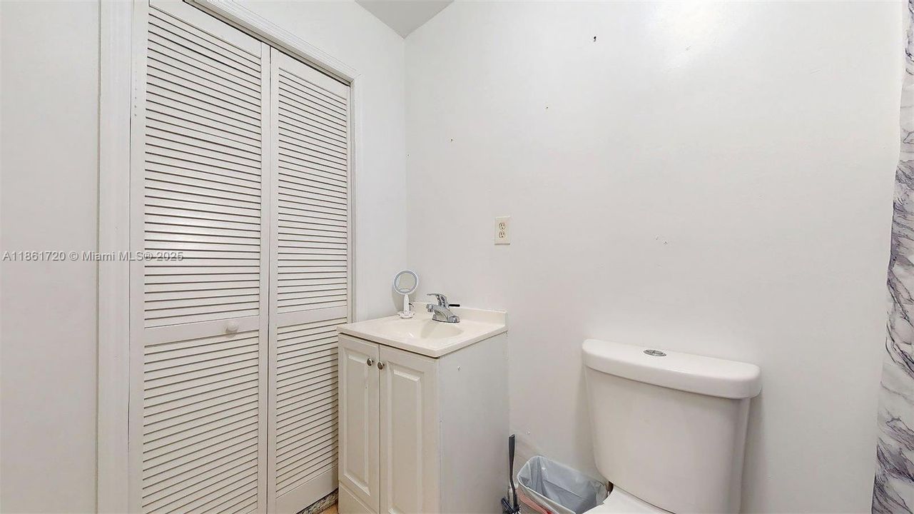 合同活跃: $599,999 (3 贝兹, 2 浴室, 1690 平方英尺)