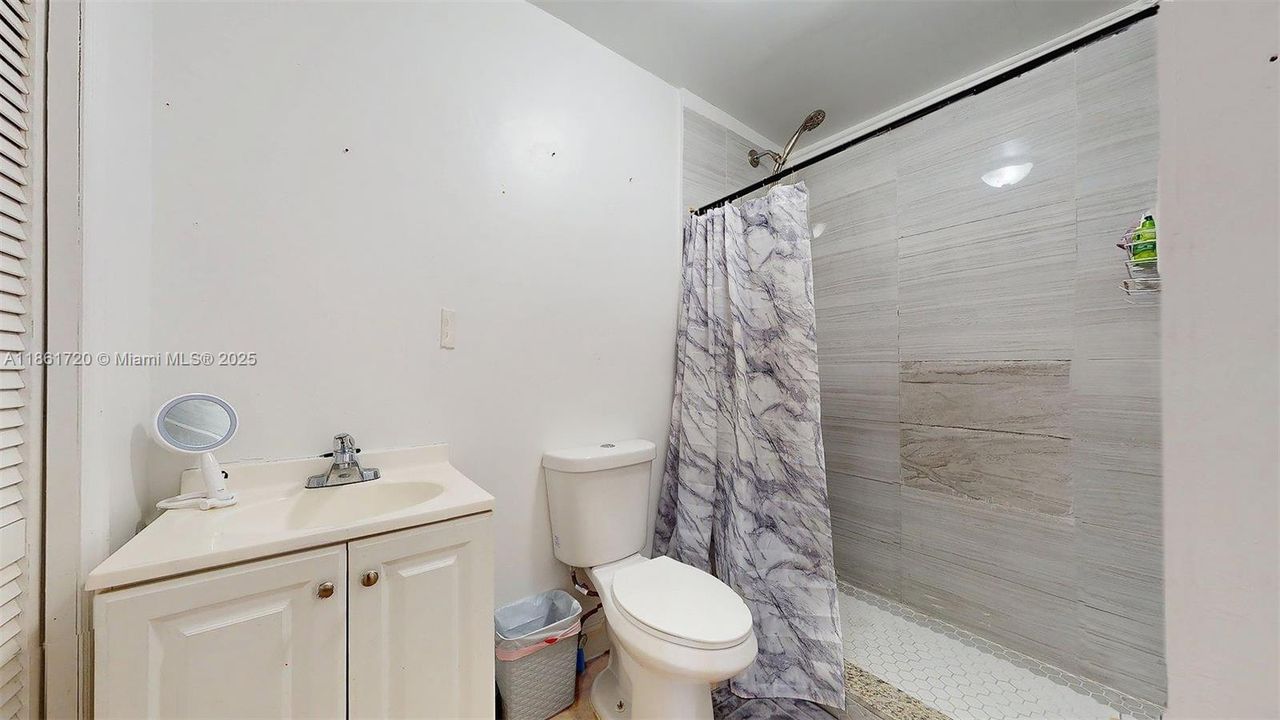 合同活跃: $599,999 (3 贝兹, 2 浴室, 1690 平方英尺)